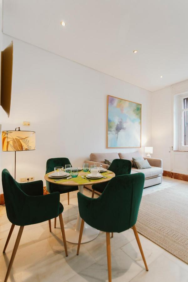 Bright And Cozy-1Bd 1Bth & 2Bd 1Bth- La Giralda Apartment เซบีญา ภายนอก รูปภาพ