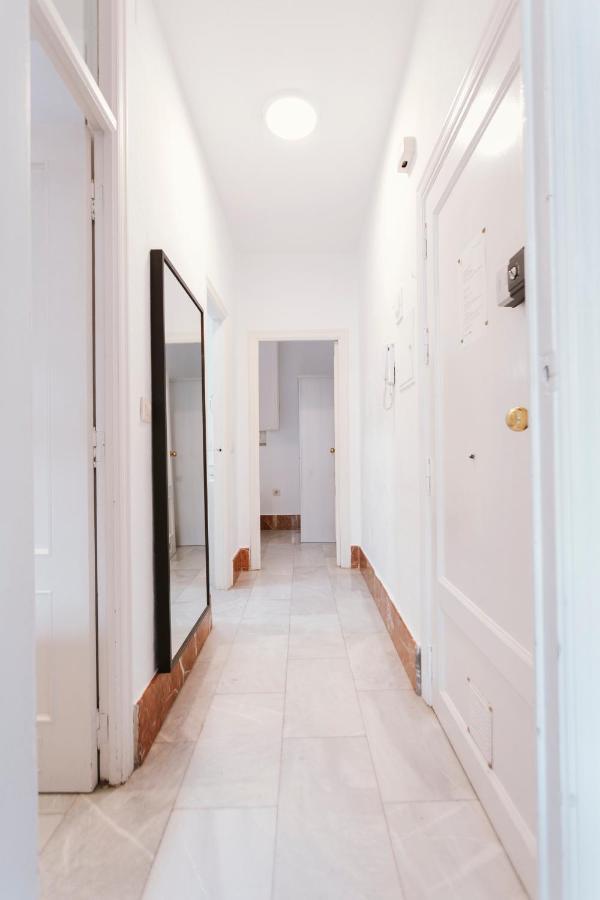 Bright And Cozy-1Bd 1Bth & 2Bd 1Bth- La Giralda Apartment เซบีญา ภายนอก รูปภาพ
