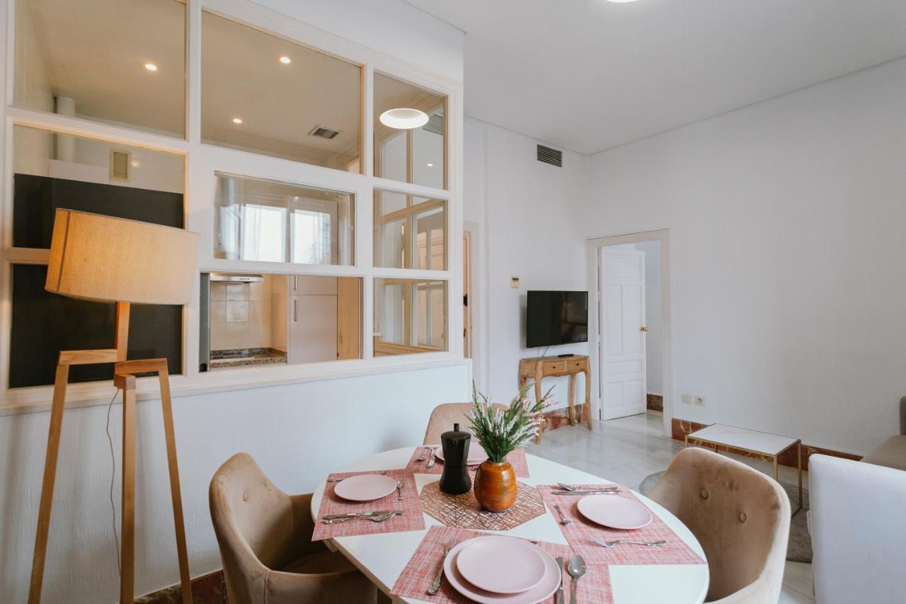 Bright And Cozy-1Bd 1Bth & 2Bd 1Bth- La Giralda Apartment เซบีญา ภายนอก รูปภาพ