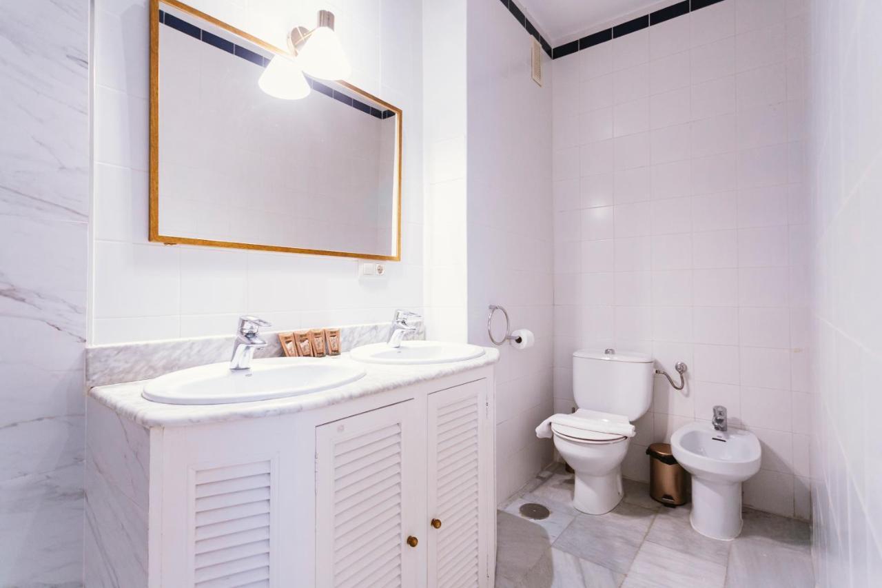 Bright And Cozy-1Bd 1Bth & 2Bd 1Bth- La Giralda Apartment เซบีญา ภายนอก รูปภาพ