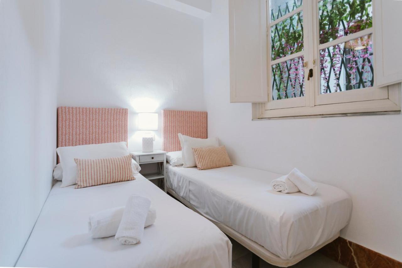 Bright And Cozy-1Bd 1Bth & 2Bd 1Bth- La Giralda Apartment เซบีญา ภายนอก รูปภาพ